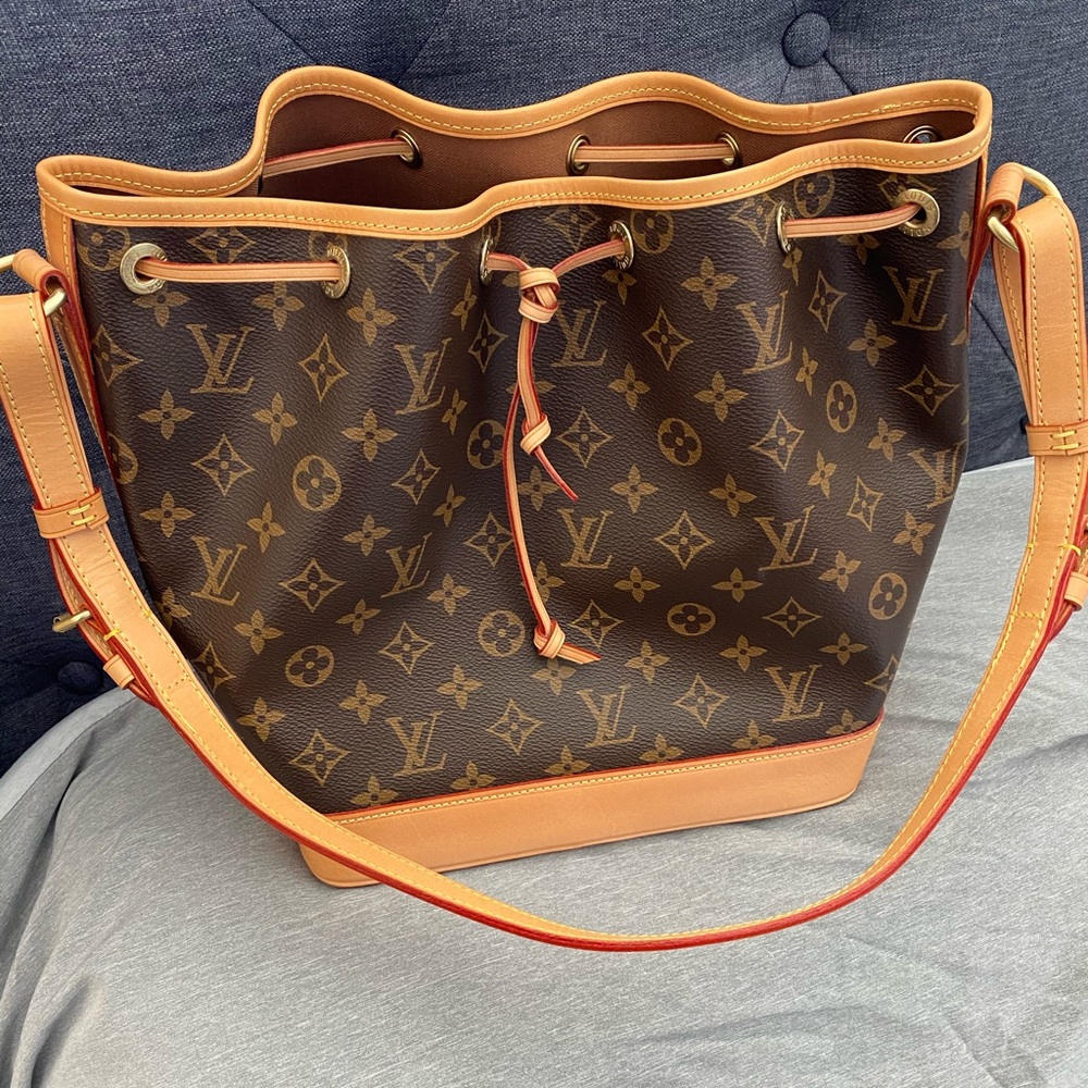 Brown canvas shoulder bag